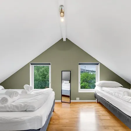 Groups & Family Getaway I Free Parking Apartment