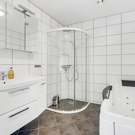 Groups & Family Getaway I Free Parking Apartment *